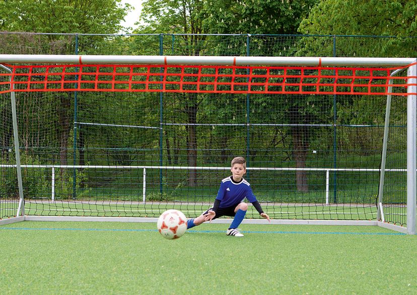 Torverkleinerung für Jugendfußball aus Gurtbandnetz in orange
