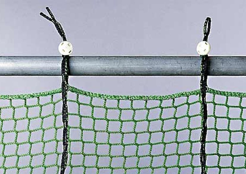 Small mesh side protection net with Isilink clip
