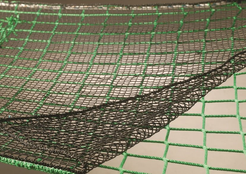 Overlay net with small meshsize