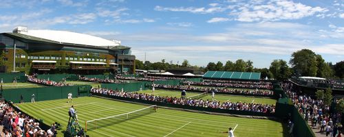 Siatki, słupy i blendy tenisowe na Wimbledonie