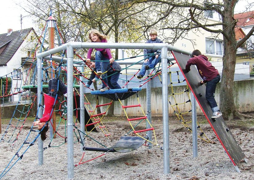 Plac zabaw, sześciokąt wspinaczkowy, ścianka wspinaczkowa