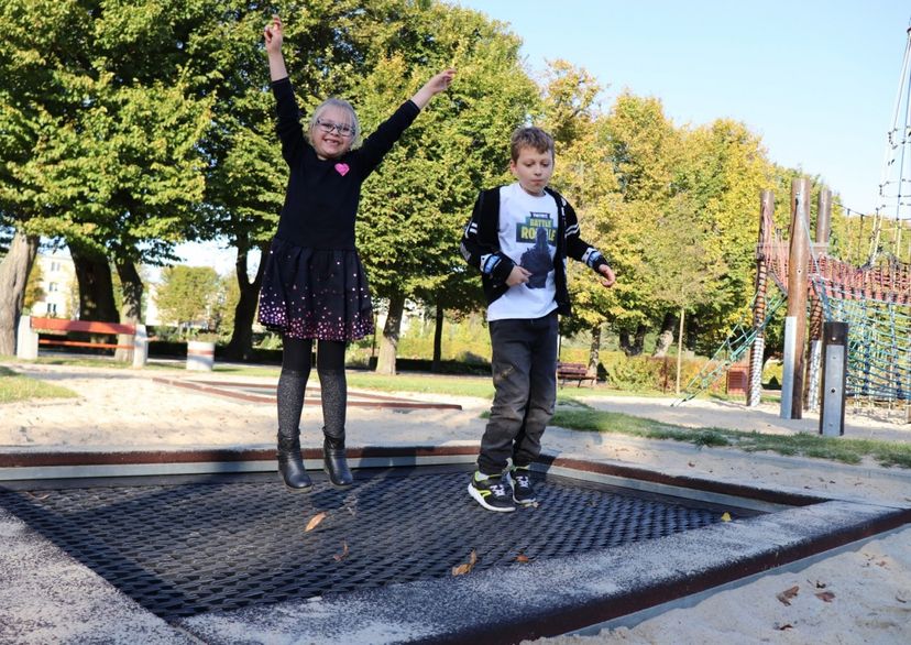 Trampolina na plac zabaw