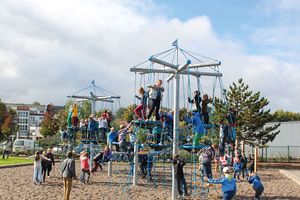 Plac zabaw, kombinacja drzewa wspinaczkowego, orle gniazdo